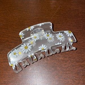 wild fable daisy claw hair clip